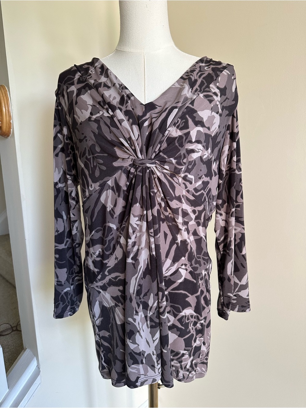 EUC Daisy Fuentes Blouse- Large - Picture 1 of 8
